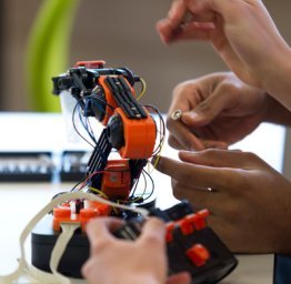 robot arm with hands