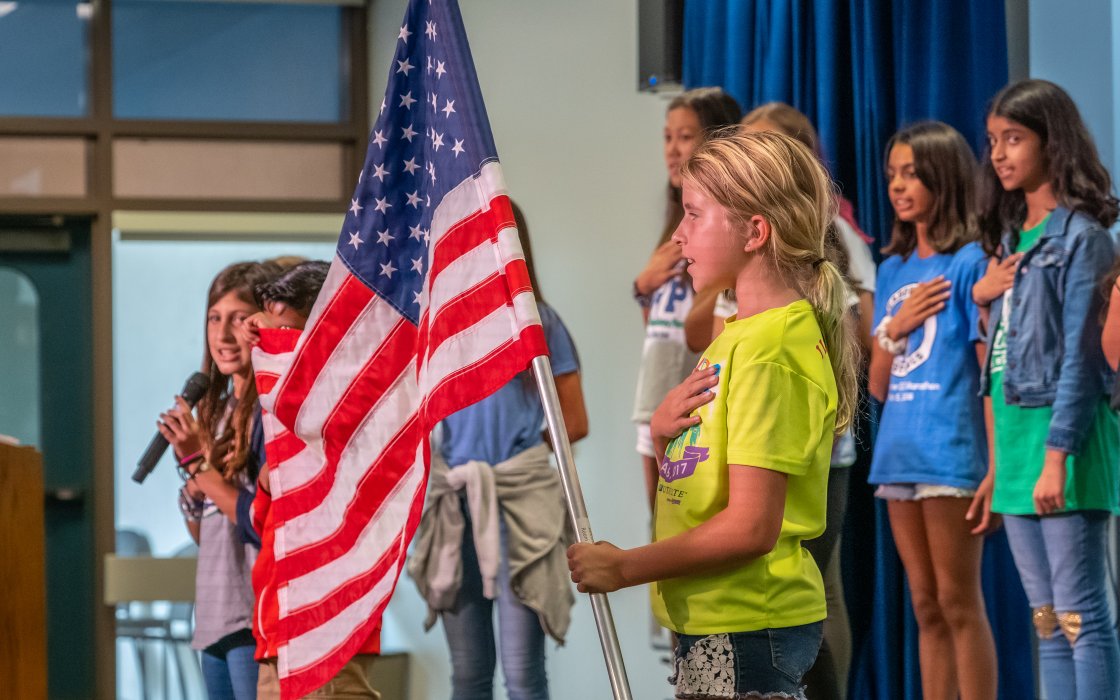 students during pledge of allegiance 