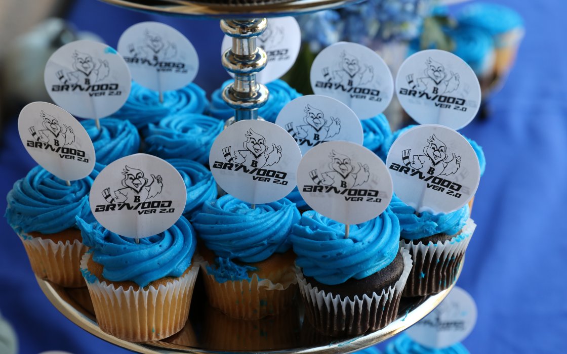 cupcakes with Brywood logo